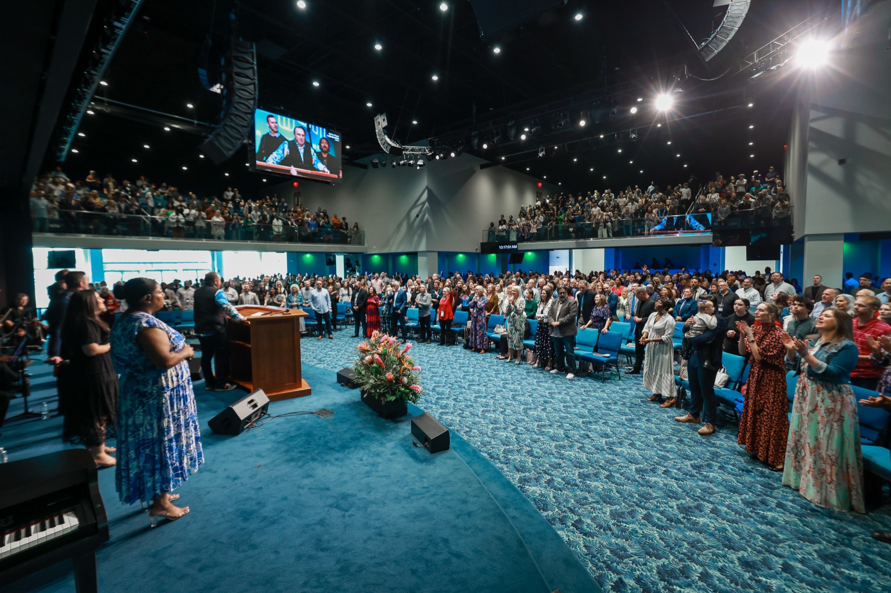 The sanctuary full during a session