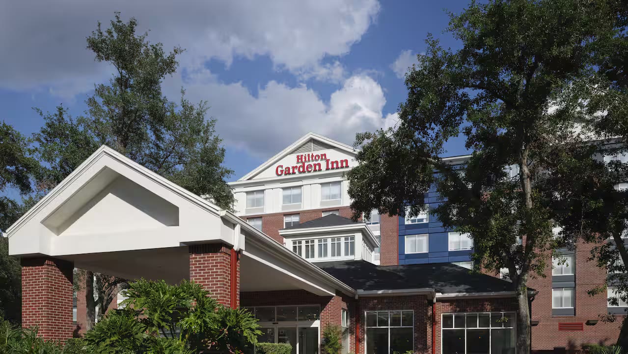 Hilton Garden Inn Tampa East/Brandon exterior
